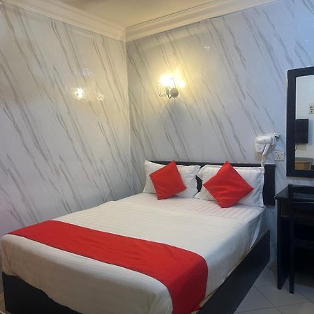 V Hotel Teluk Intan Exteriér fotografie