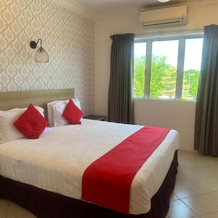 V Hotel Teluk Intan Exteriér fotografie