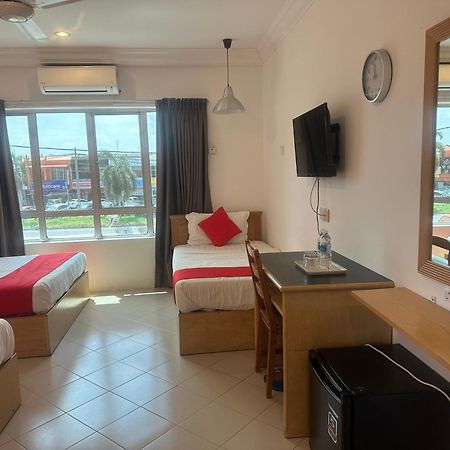 V Hotel Teluk Intan Exteriér fotografie