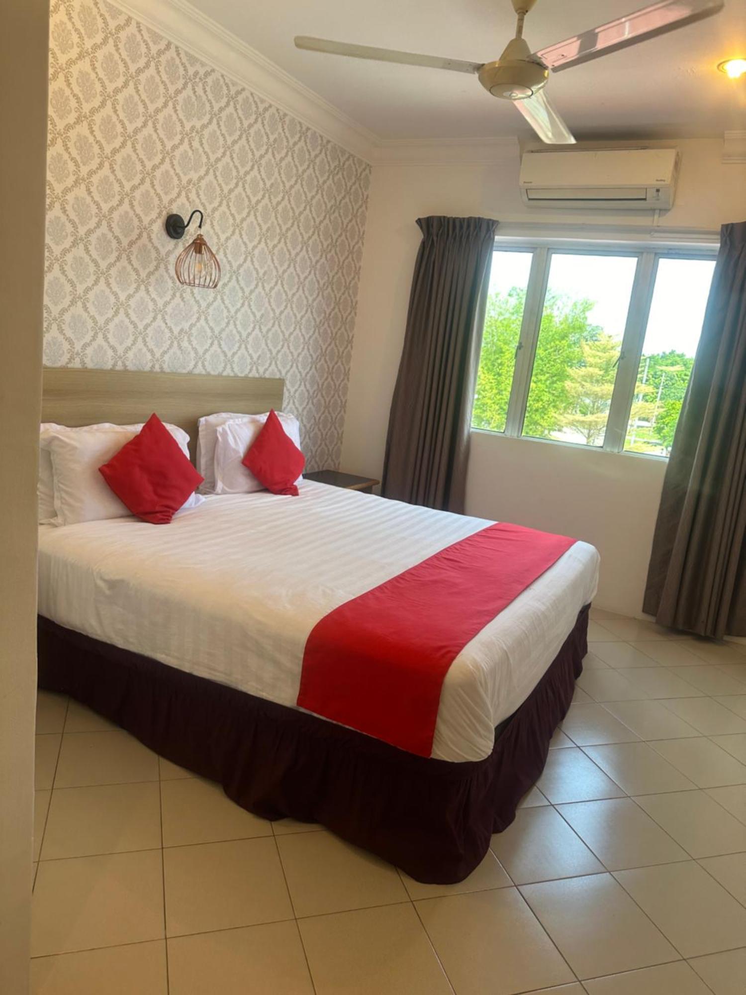 V Hotel Teluk Intan Exteriér fotografie