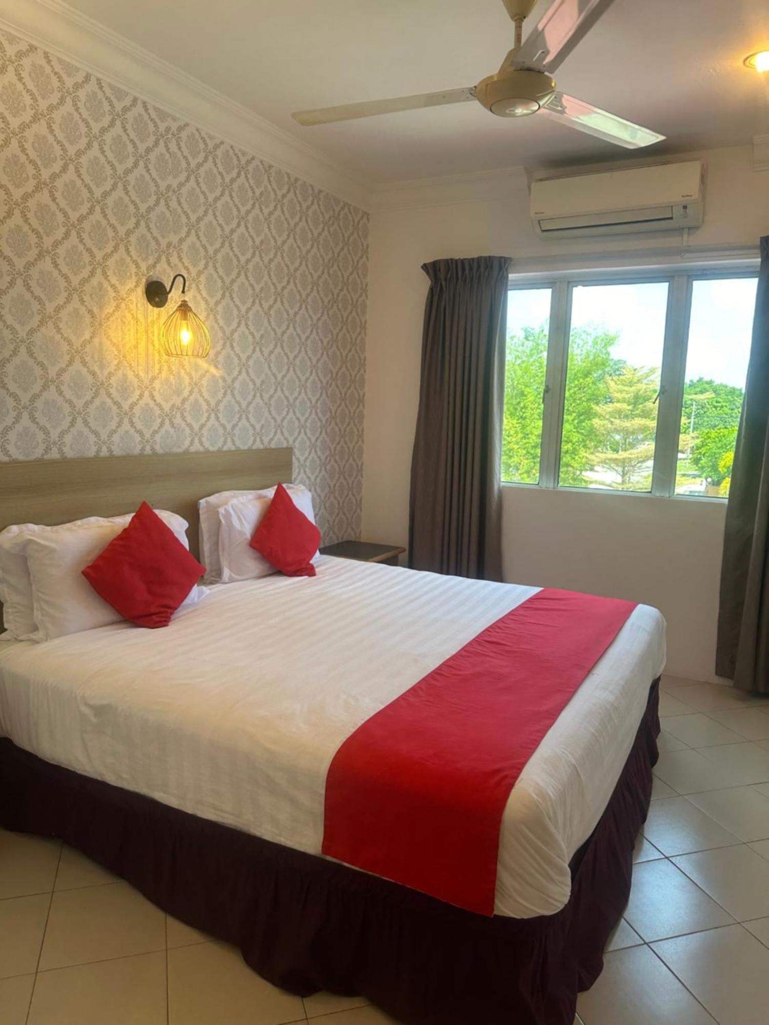 V Hotel Teluk Intan Exteriér fotografie