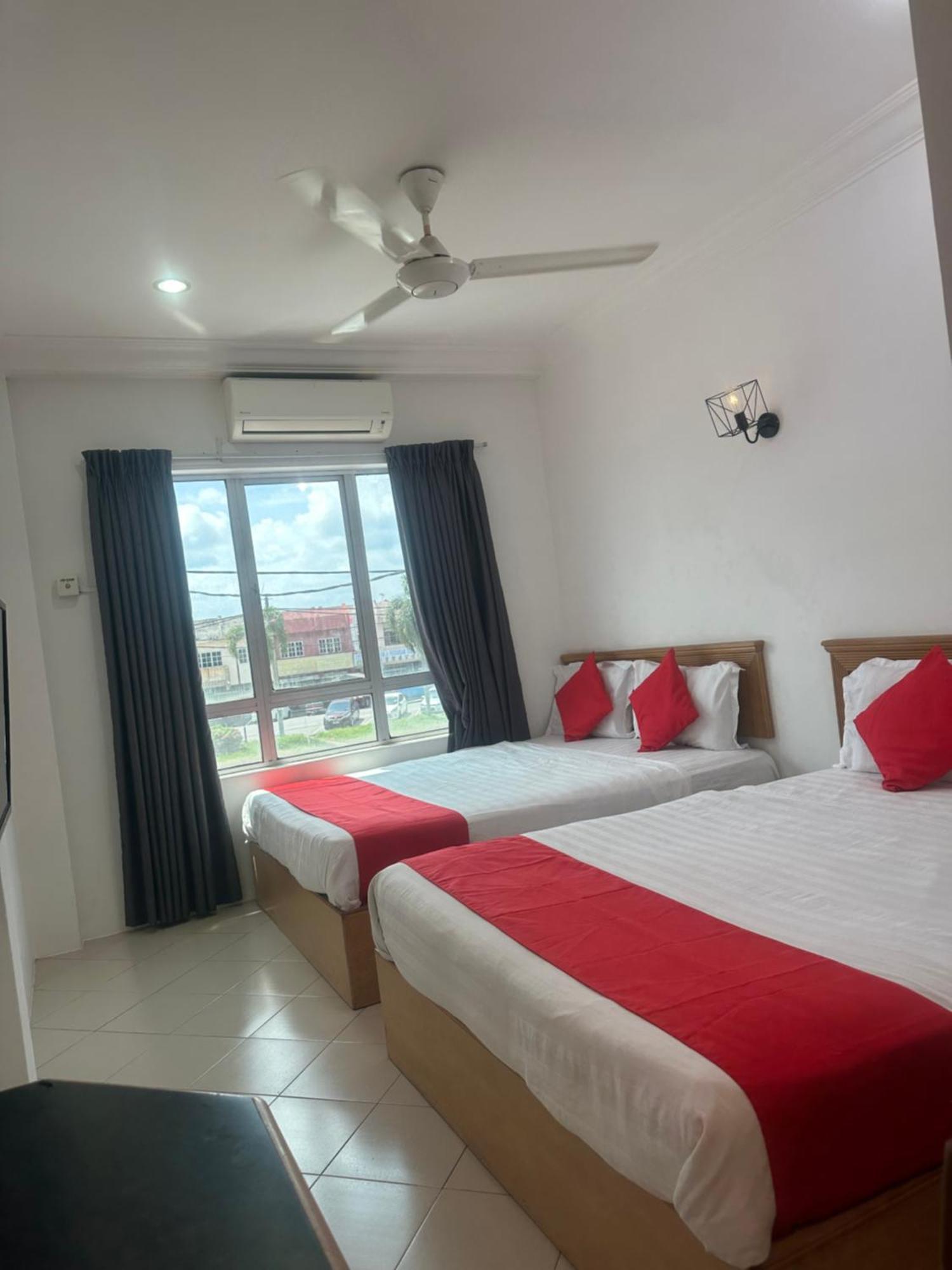 V Hotel Teluk Intan Exteriér fotografie