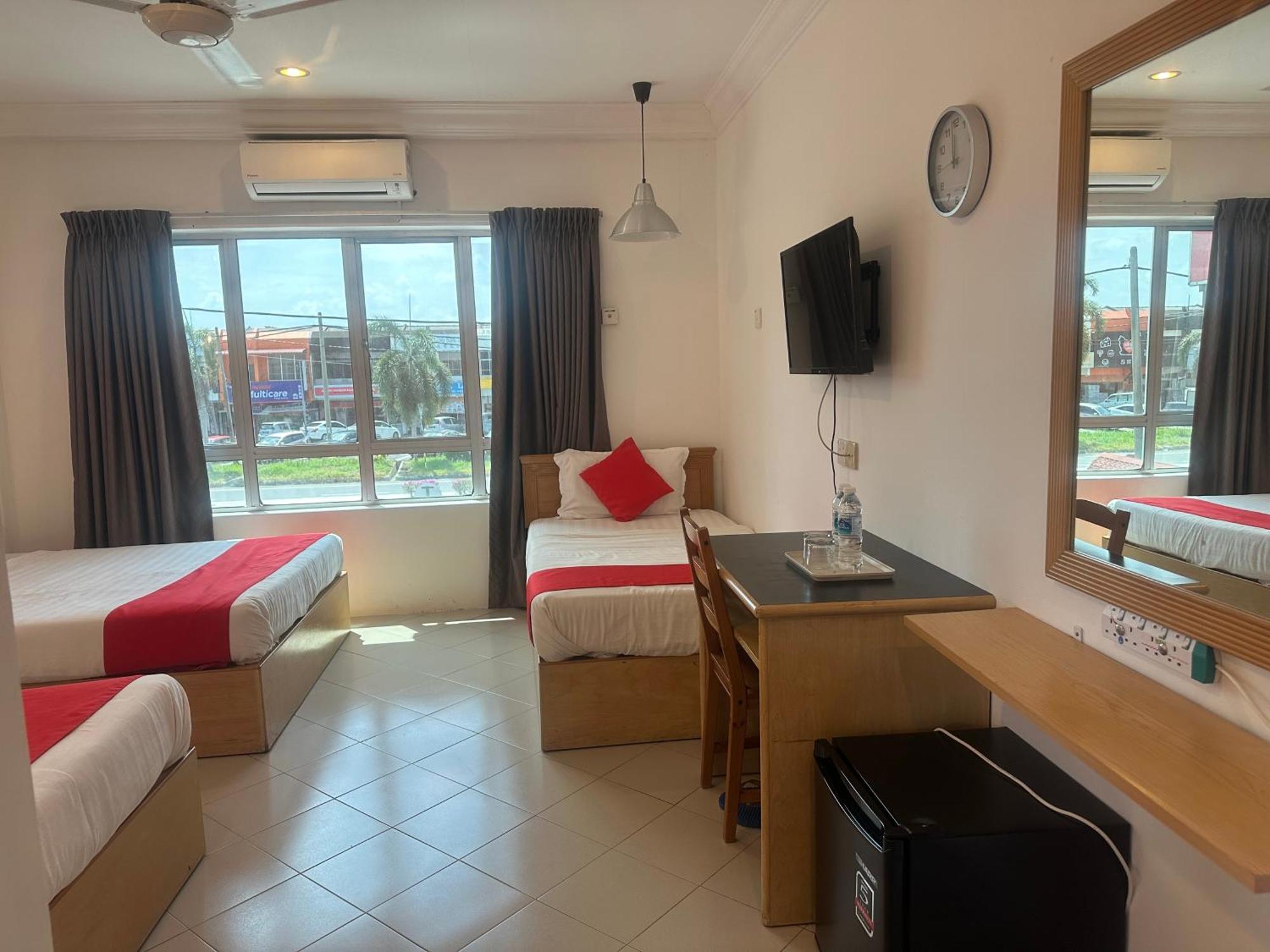V Hotel Teluk Intan Exteriér fotografie